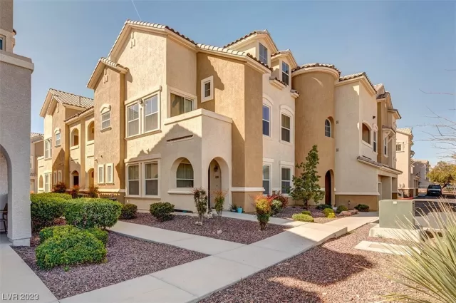 MLS: 2483912 Condo For Sale