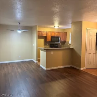 Photo #4: 2483923 Listing