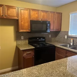 Photo #5: 2483923 Listing