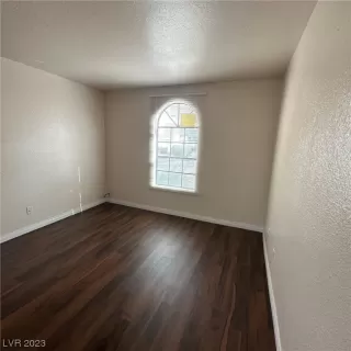 Photo #6: 2483923 Listing