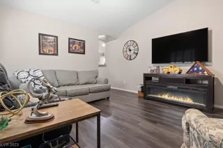 Photo #3: 2483937 Listing