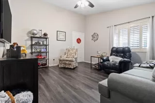 Photo #4: 2483937 Listing