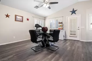 Photo #5: 2483937 Listing