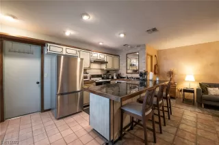 Photo #6: 2483943 Listing 