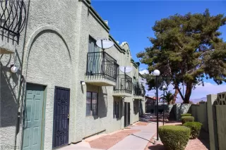 Photo #1: 2483954 Listing 