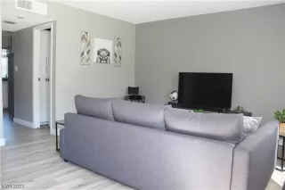Photo #4: 2483954 Listing 