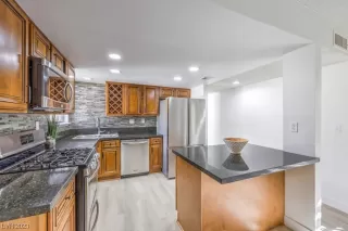 Photo #6: 2484031 Listing 