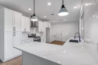 Photo #2: 2484066 Listing