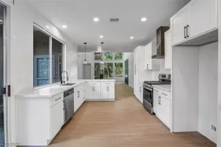 Photo #6: 2484066 Listing