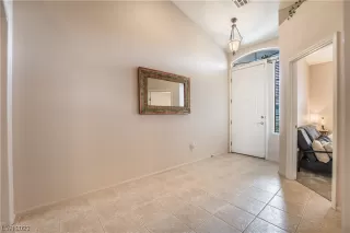 Photo #4: 2484089 Listing