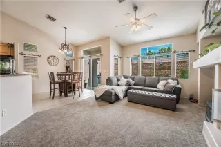 Photo #5: 2484089 Listing