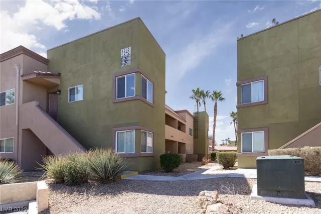 MLS: 2484091 Condo For Sale