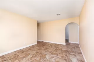 Photo #4: 2484091 Listing 