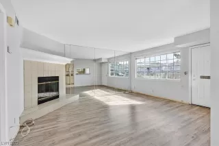 Photo #2: 2484098 Listing