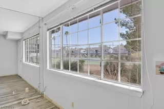 Photo #3: 2484098 Listing