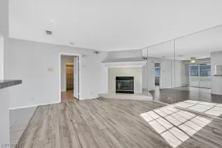 Photo #4: 2484098 Listing