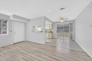 Photo #5: 2484098 Listing