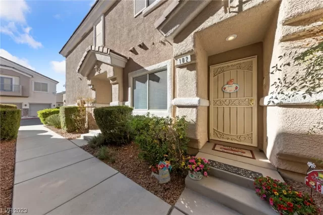 MLS: 2484106 Condo For Sale