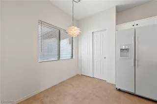 Photo #4: 2484106 Listing