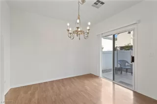 Photo #5: 2484106 Listing