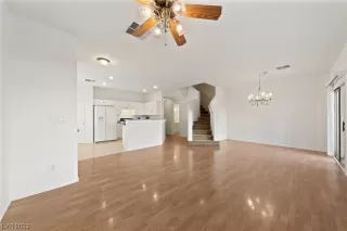 Photo #6: 2484106 Listing