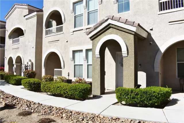 MLS: 2484107 Condo For Sale