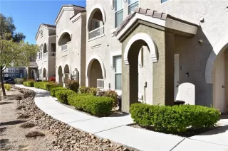 Photo #1: 2484107 Listing