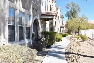 Photo #2: 2484107 Listing