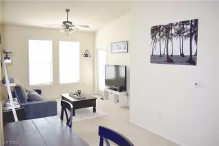 Photo #4: 2484107 Listing