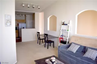 Photo #5: 2484107 Listing