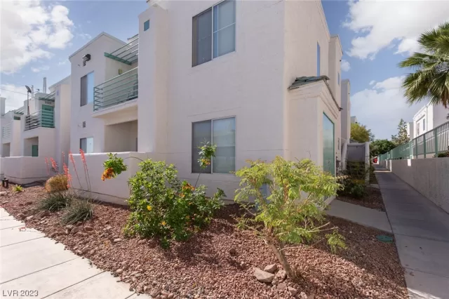 MLS: 2484117 Condo For Sale