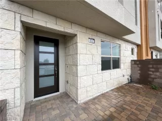 Photo #2: 2484146 Listing