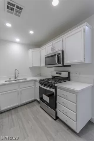 Photo #3: 2484164 Listing