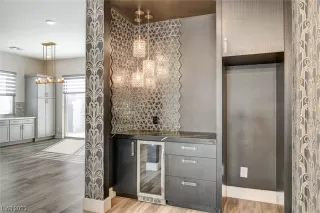 Photo #5: 2484180 Listing 