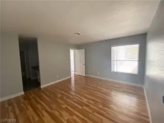 Photo #3: 2484183 Listing 