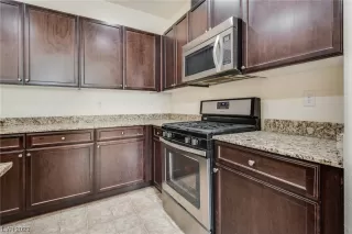 Photo #5: 2484187 Listing 