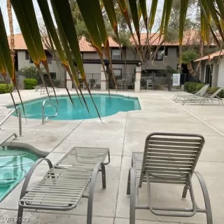 Photo #3: 2484191 Listing