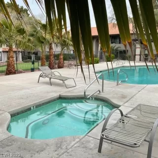 Photo #5: 2484191 Listing