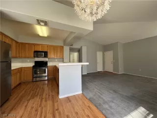 Photo #2: 2484198 Listing 