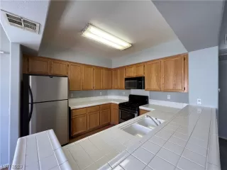 Photo #5: 2484198 Listing 