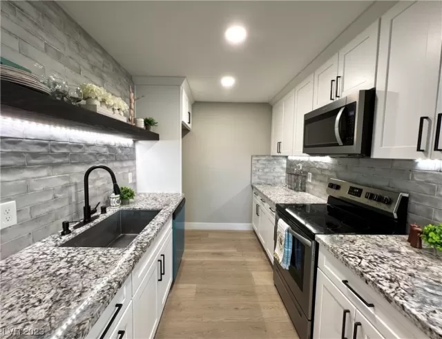 MLS: 2484224 Condo For Sale