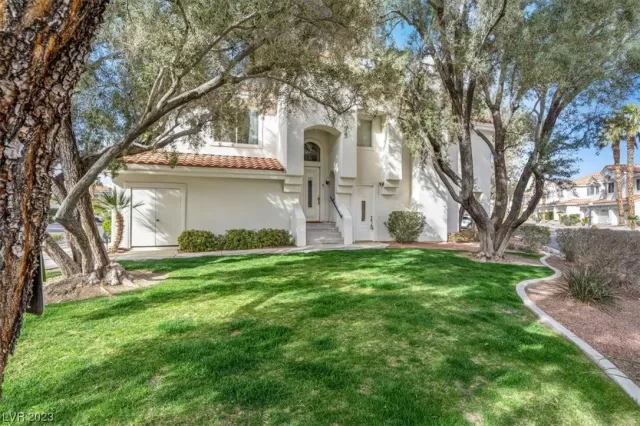 MLS: 2484266 Condo For Sale