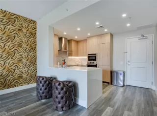 Photo #5: 2484306 Listing 