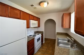 Photo #5: 2484314 Listing 