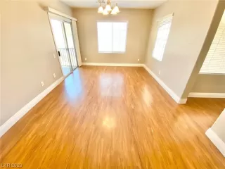 Photo #5: 2484333 Listing 