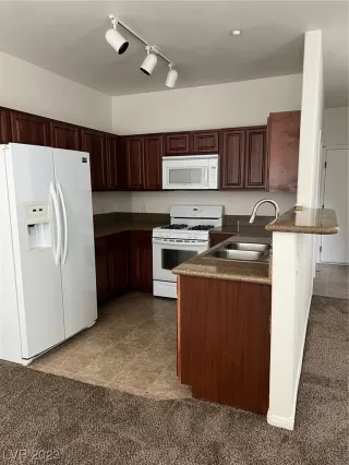 Photo #6: 2484392 Listing 