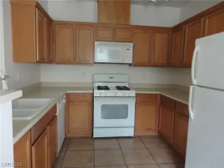 Photo #3: 2484400 Listing 