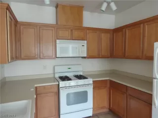 Photo #4: 2484400 Listing 