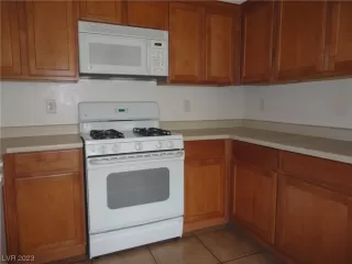 Photo #5: 2484400 Listing 