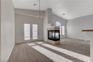 Photo #5: 2484405 Listing